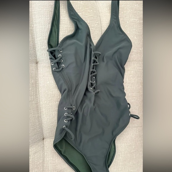 One-piece Baiting Suit - Picture 4 of 4